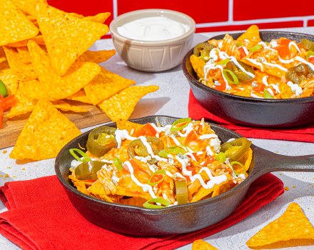 DORITOS® LOADED NACHOS POLLO A LA CREMA AGRIA